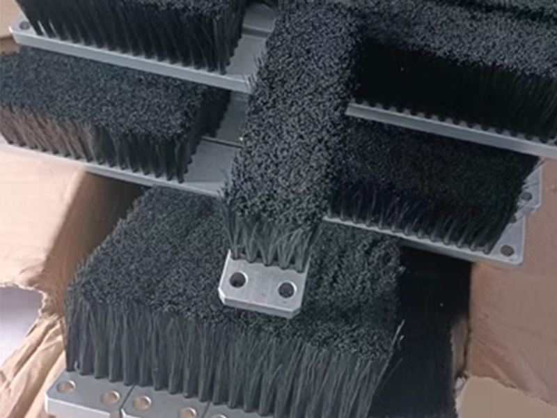 铝合金毛刷(12)